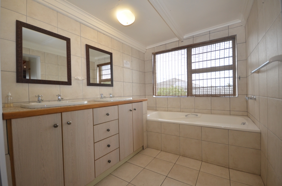 9 Bedroom Property for Sale in Nahoon Eastern Cape